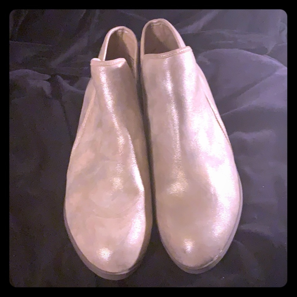 Gold bootie/wooden heel NWOT 10W fits like an 11M
